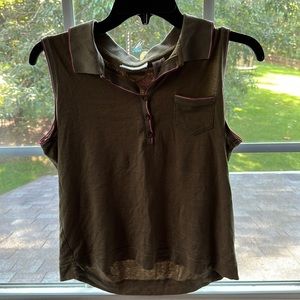 Super cute navy green and red lined collared tank top! 🏌️‍♀️😎🌟